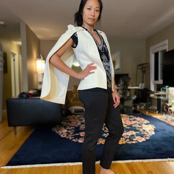 Alexis white boss lady cape jacket 100% wool - Picture 1 of 8